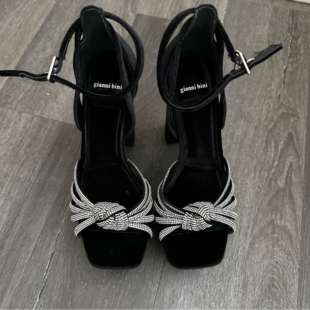 NWOB Gianni Bini Anissa black velvet rhinestone knot platform square toe heels - Picture 4 of 7